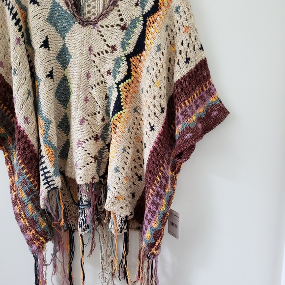 Free People Hidden Gem Lightweight Poncho Top - Picture 7 of 12